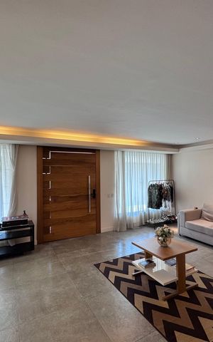 Casa de condomínio à venda com 600m², 3 quartos e 3 vagas Casa de condomínio à venda com 600m², 3 quartos e 3 vagasSala
