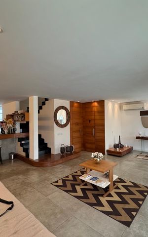 Casa de condomínio à venda com 600m², 3 quartos e 3 vagas Casa de condomínio à venda com 600m², 3 quartos e 3 vagasSala