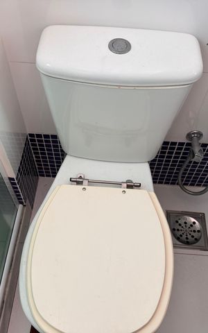 Casa de condomínio à venda com 600m², 3 quartos e 3 vagas Casa de condomínio à venda com 600m², 3 quartos e 3 vagasSuíte 2 - Banheiro