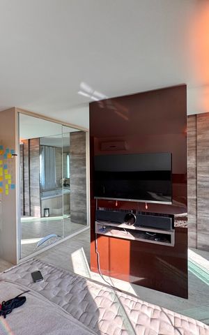 Casa de condomínio à venda com 600m², 3 quartos e 3 vagas Casa de condomínio à venda com 600m², 3 quartos e 3 vagasSuíte 1
