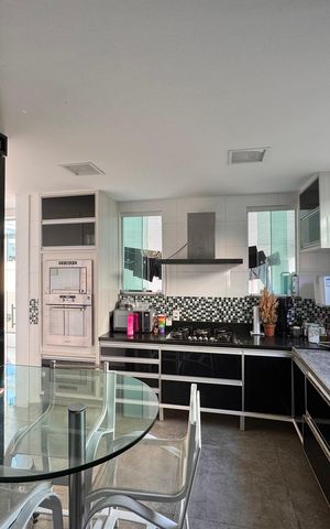 Casa de condomínio à venda com 600m², 3 quartos e 3 vagas Casa de condomínio à venda com 600m², 3 quartos e 3 vagasCozinha