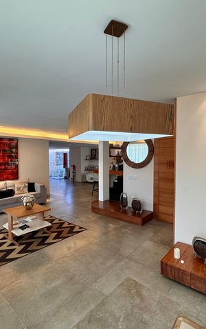 Casa de condomínio à venda com 600m², 3 quartos e 3 vagas Casa de condomínio à venda com 600m², 3 quartos e 3 vagasSala
