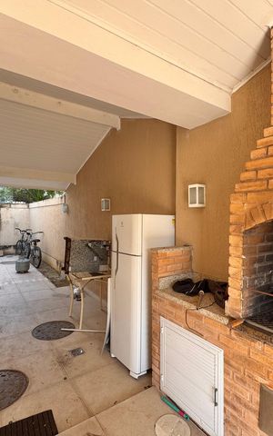 Casa de condomínio à venda com 600m², 3 quartos e 3 vagas Casa de condomínio à venda com 600m², 3 quartos e 3 vagasÁrea externa
