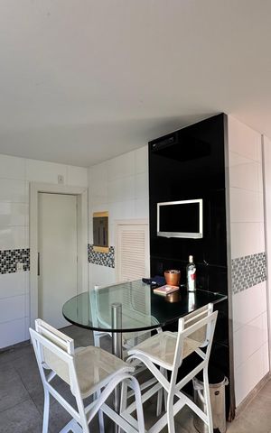 Casa de condomínio à venda com 600m², 3 quartos e 3 vagas Casa de condomínio à venda com 600m², 3 quartos e 3 vagasCozinha