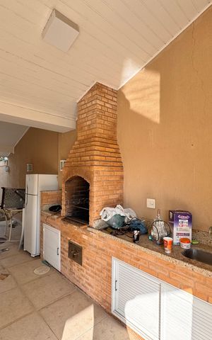 Casa de condomínio à venda com 600m², 3 quartos e 3 vagas Casa de condomínio à venda com 600m², 3 quartos e 3 vagasÁrea externa