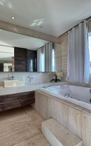 Casa de condomínio à venda com 600m², 3 quartos e 3 vagas Casa de condomínio à venda com 600m², 3 quartos e 3 vagasSuíte 1 - Banheiro