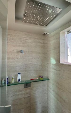 Casa de condomínio à venda com 600m², 3 quartos e 3 vagas Casa de condomínio à venda com 600m², 3 quartos e 3 vagasSuíte 1 - Banheiro