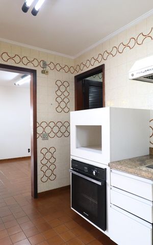 Casa à venda com 600m², 4 quartos e 3 vagasCozinha e Área de serviço 