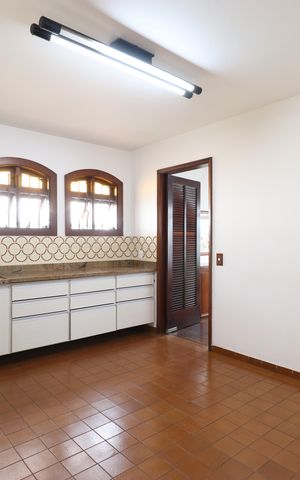 Casa à venda com 600m², 4 quartos e 3 vagasCopa