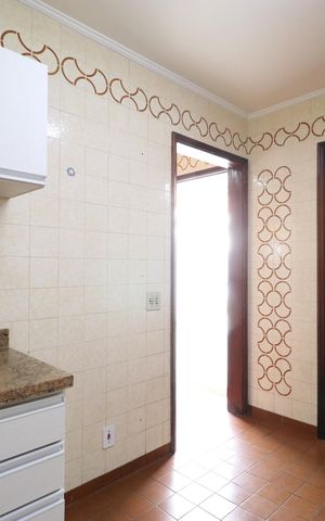Casa à venda com 600m², 4 quartos e 3 vagasCozinha e Área de serviço 