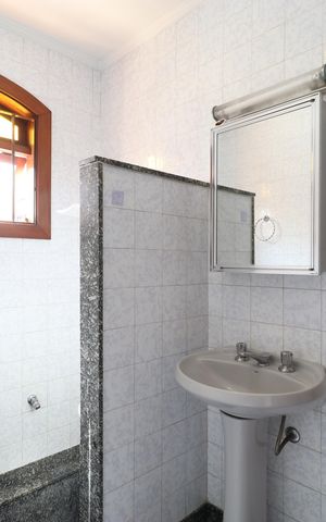Casa à venda com 600m², 4 quartos e 3 vagasBanheiro da Suíte