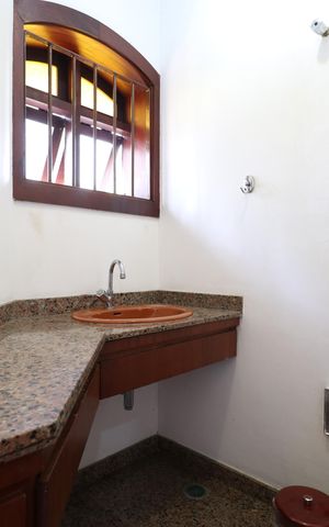 Casa à venda com 600m², 4 quartos e 3 vagasLavabo 