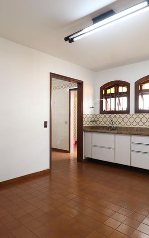 Casa à venda com 600m², 4 quartos e 3 vagasCopa