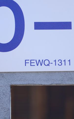 Casa para alugar com 60m², 2 quartos e 1 vagaPlaca GRANDE instalada no portão do imóvel, dia 17/08/2026 - Código da placa: FEWQ-1311