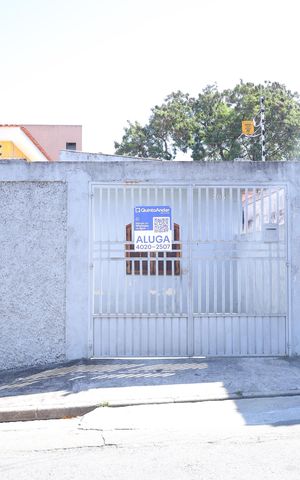 Casa para alugar com 60m², 2 quartos e 1 vagaPlaca GRANDE instalada no portão do imóvel, dia 17/08/2026 - Código da placa: FEWQ-1311