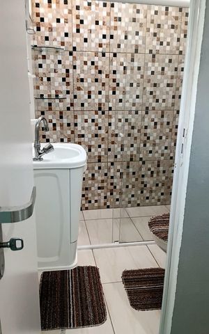 Casa à venda com 120m², 3 quartos e sem vaga Casa à venda com 120m², 3 quartos e sem vagaBanheiro