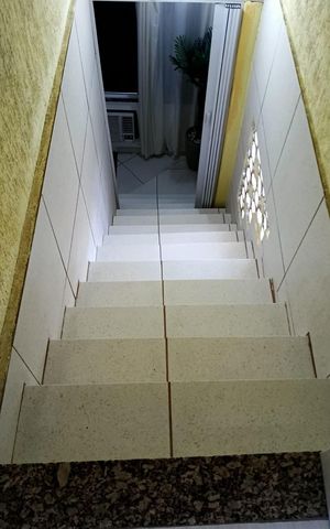 Casa à venda com 120m², 3 quartos e sem vaga Casa à venda com 120m², 3 quartos e sem vagaEscada