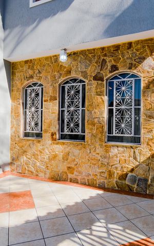 Casa à venda com 178m², 3 quartos e 2 vagasGaragem