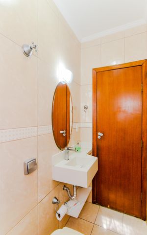 Casa à venda com 178m², 3 quartos e 2 vagasBanheiro Social