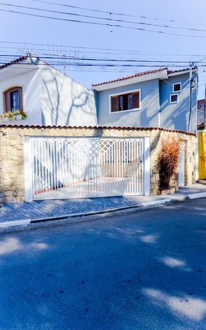 Casa à venda com 178m², 3 quartos e 2 vagasFachada