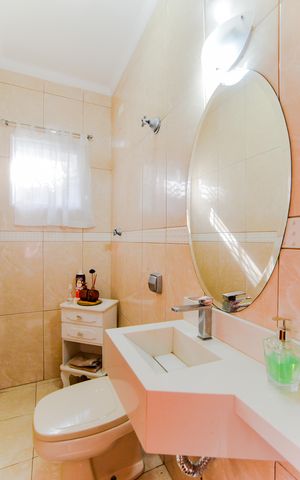 Casa à venda com 178m², 3 quartos e 2 vagasBanheiro Social