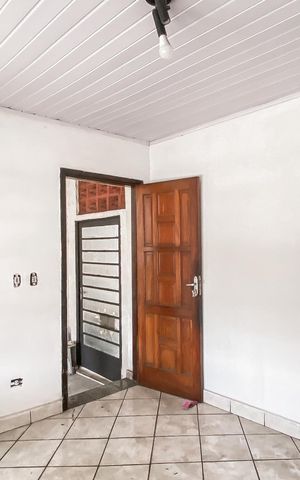 Casa à venda com 200m², 2 quartos e 3 vagas Casa à venda com 200m², 2 quartos e 3 vagasSala