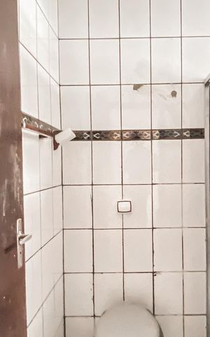 Casa à venda com 200m², 2 quartos e 3 vagas Casa à venda com 200m², 2 quartos e 3 vagasBanheiro