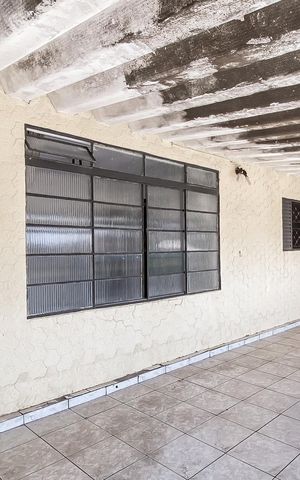Casa à venda com 200m², 2 quartos e 3 vagas Casa à venda com 200m², 2 quartos e 3 vagasGaragem