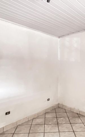 Casa à venda com 200m², 2 quartos e 3 vagas Casa à venda com 200m², 2 quartos e 3 vagasQuarto 1