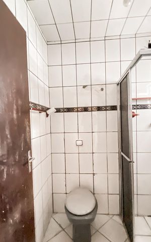 Casa à venda com 200m², 2 quartos e 3 vagas Casa à venda com 200m², 2 quartos e 3 vagasBanheiro