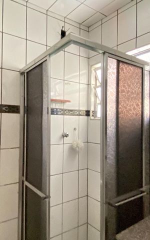 Casa à venda com 200m², 2 quartos e 3 vagas Casa à venda com 200m², 2 quartos e 3 vagasBanheiro