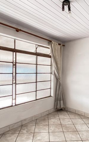 Casa à venda com 200m², 2 quartos e 3 vagas Casa à venda com 200m², 2 quartos e 3 vagasSala