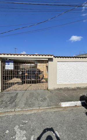 Casa à venda com 280m², 3 quartos e 4 vagasFachada + Placa