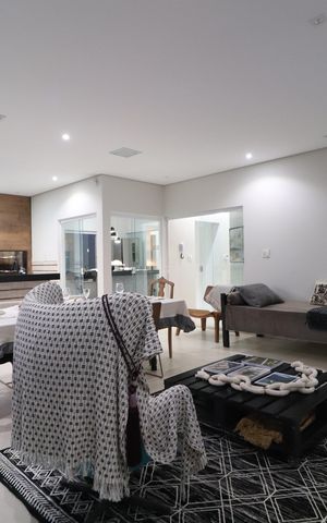 Casa para alugar com 311m², 3 quartos e 2 vagasSala