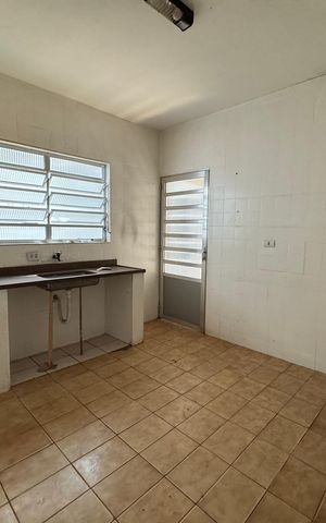 Casa para alugar com 350m², 3 quartos e 2 vagas Casa para alugar com 350m², 3 quartos e 2 vagasCozinha