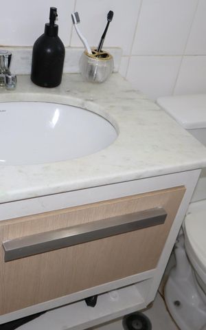 Casa à venda com 94m², 2 quartos e 2 vagasBanheiro suíte 1