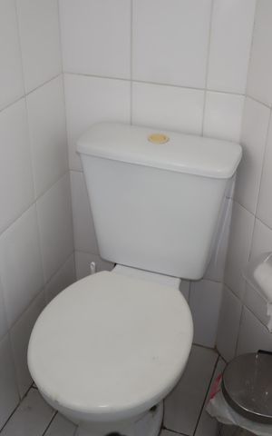 Casa à venda com 94m², 2 quartos e 2 vagasBanheiro da Suíte 2