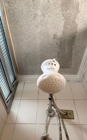 Apartamento para alugar com 70m², 2 quartos e 1 vaga Apartamento para alugar com 70m², 2 quartos e 1 vagaBanheiro da suíte