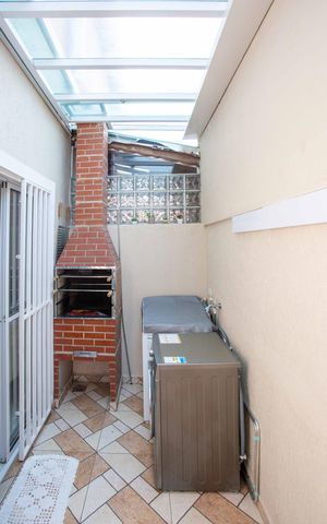 Casa à venda com 86m², 3 quartos e 1 vagaÁrea de Serviço