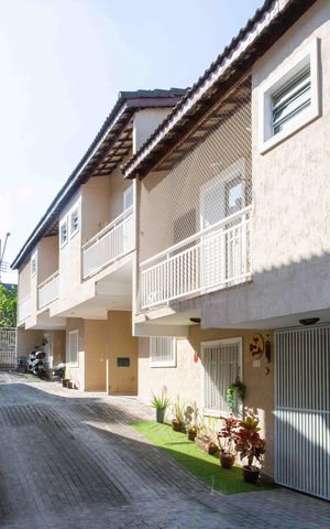 Casa à venda com 86m², 3 quartos e 1 vagaFachada