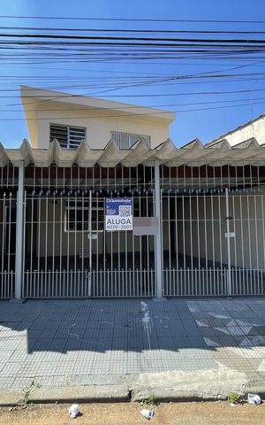 Casa para alugar com 138m², 3 quartos e 2 vagas Casa para alugar com 138m², 3 quartos e 2 vagasFachada + Placa