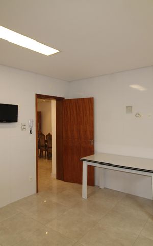 Casa para alugar com 256m², 2 quartos e 2 vagasCozinha
