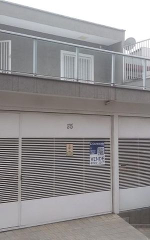 Casa para alugar com 256m², 2 quartos e 2 vagas Casa para alugar com 256m², 2 quartos e 2 vagasFachada
