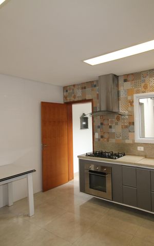 Casa para alugar com 256m², 2 quartos e 2 vagasCozinha
