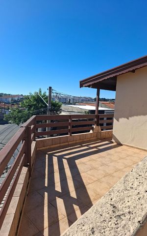 Casa à venda com 650m², 6 quartos e 6 vagas Casa à venda com 650m², 6 quartos e 6 vagasVaranda
