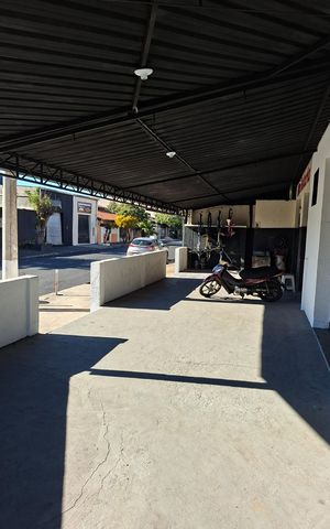 Casa à venda com 650m², 6 quartos e 6 vagas Casa à venda com 650m², 6 quartos e 6 vagasÁrea externa