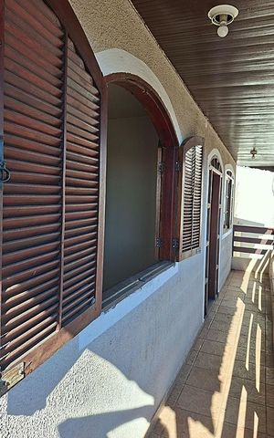 Casa à venda com 650m², 6 quartos e 6 vagas Casa à venda com 650m², 6 quartos e 6 vagasVaranda