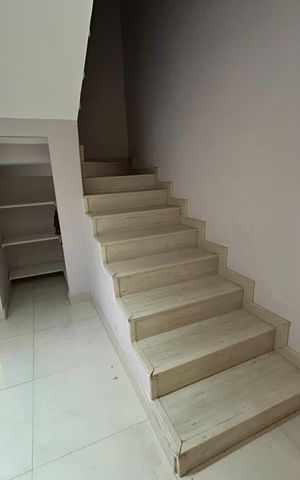 Casa para alugar com 50m², 3 quartos e 2 vagasEscada