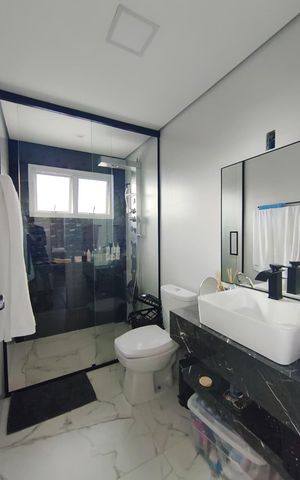 Casa à venda com 312m², 5 quartos e 6 vagasBanheiro