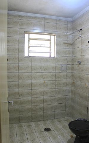 Casa para alugar com 150m², 3 quartos e 2 vagasBanheiro social